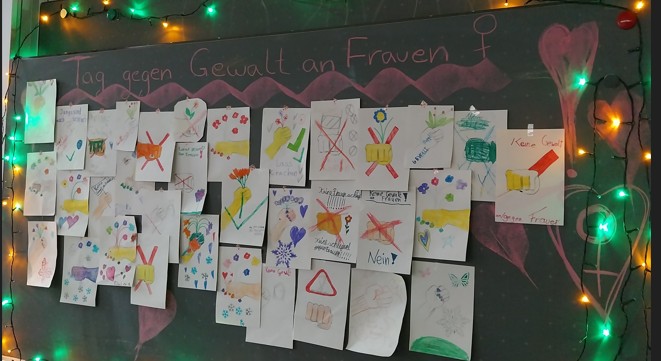 Einleitungsbild Aktion 2  - Kinder der Ganztags-Grundschule Heumaden gestalten Bilder zum Thema 