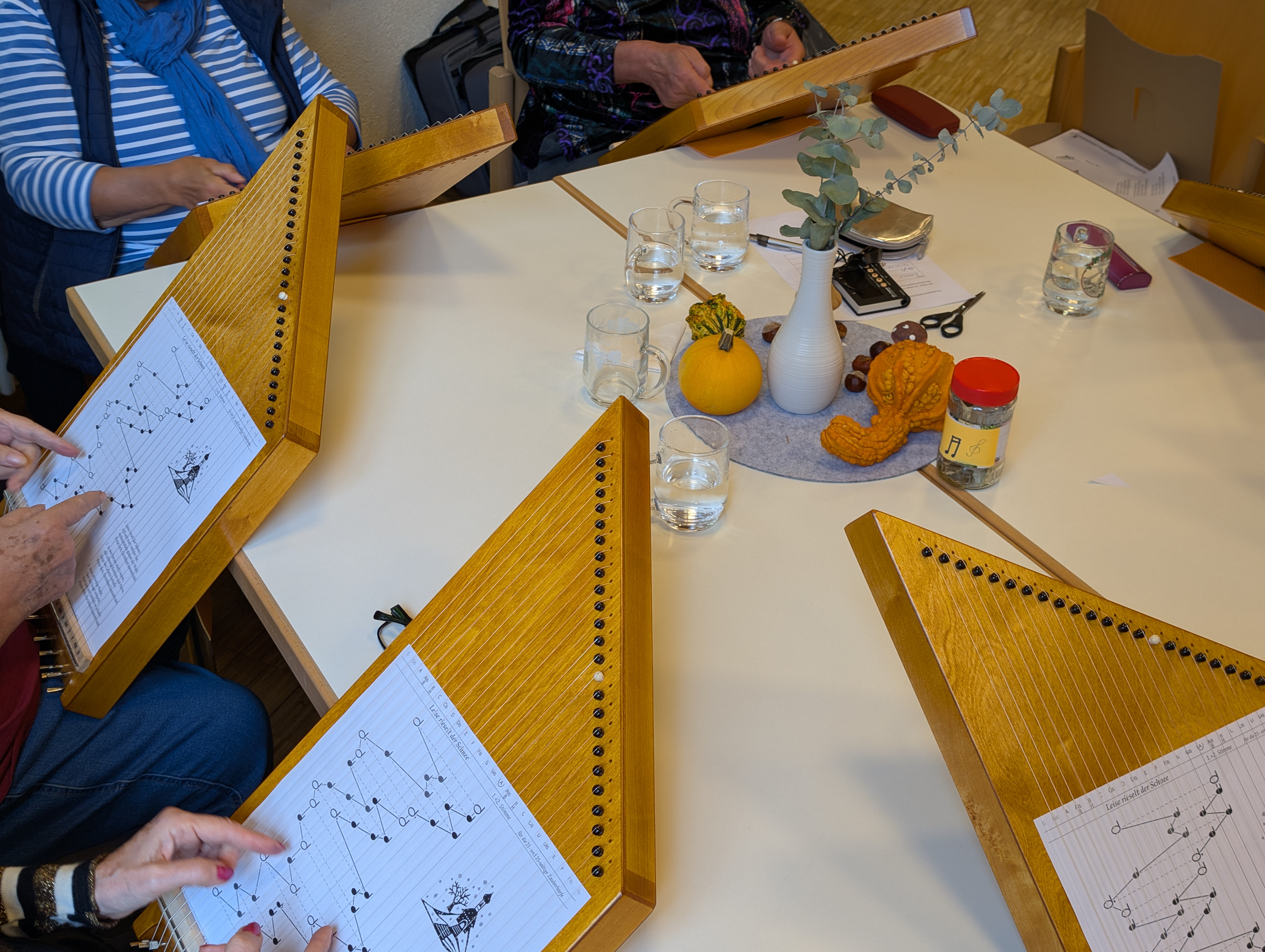 Einleitungsbild Tischharfen-Kurs freitags - Musizieren ohne Vorkenntnisse